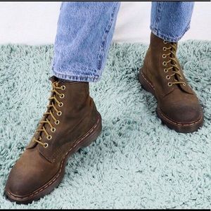 SOLD ! MIE vintage 90s Doc Martens